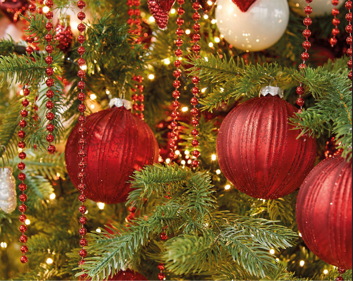 Décorations rouge et blanches, boules et guirlandes pour sapin de Noël